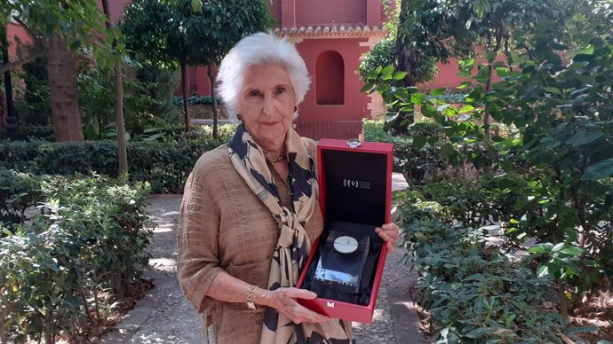 La actriz valenciana Teresa Lozano, premiada con la Medalla de Honor del CVC.