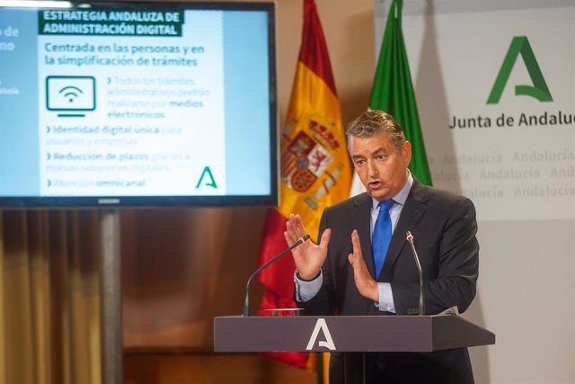 El consejero de la Presidencia, Antonio Sanz, este martes en la rueda de prensa del Consejo de Gobierno.