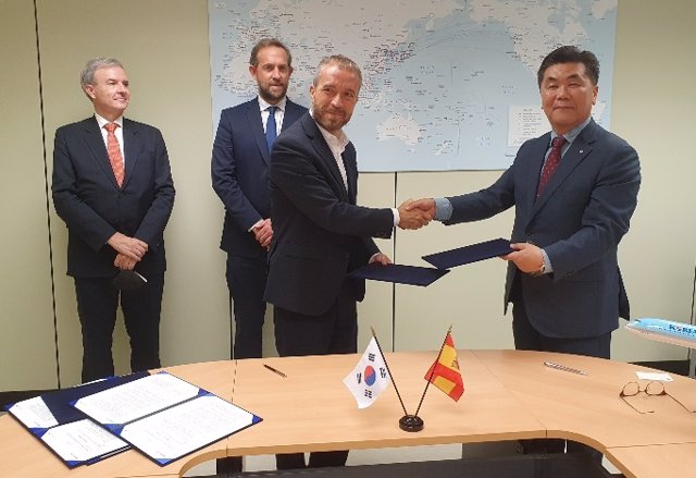 Turespaña firma un acuerdo con la aerolínea Korean Air para promocionar destinos españoles.