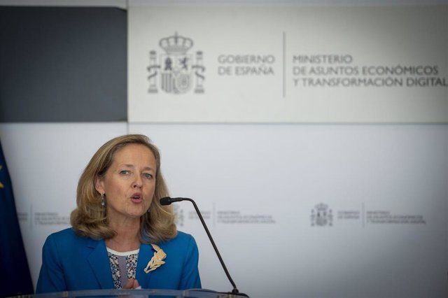 La vicepresidenta primera y ministra de Asuntos Económicos y Transformación Digital, Nadia Calviño, comparece tras una reunión con el ministro de Economía y Mar de Portugal, en la sede del Ministerio, a 20 de septiembre de 2022, en Madrid (España).