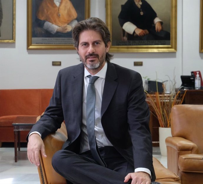 El profesor Gabriel Domínguez Maldonado, decano de la Facultad de Enfermería, Fisioterapia y Podología de la Universidad de Sevilla.