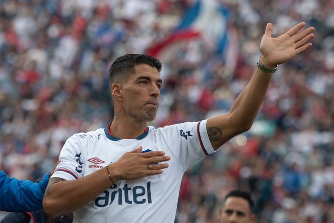 Archivo - 31 July 2022, Uruguay, Montevideo: Uruguayan footballer Luis Suarez reacts during his presentation as a new player of Club Nacional de Football at the Gran Parque Central stadium. Photo: Gianni Schiaffarino/dpa