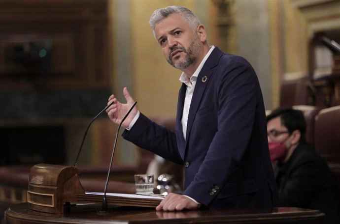 Archivo - El diputado del PSOE, Germán Renau, interviene en una sesión plenaria en el Congreso