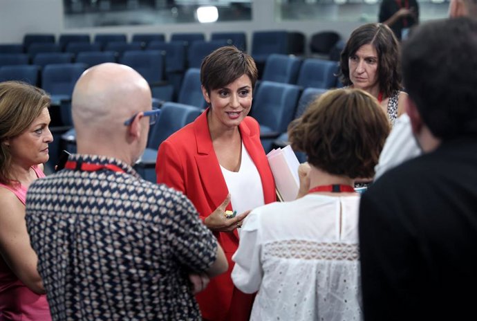 La ministra Portavoz, Isabel Rodrguez, conversa con los periodistas al finalizar una rueda de prensa posterior a la reunión del Consejo de Ministros, a 20 de septiembre de 2022, en Madrid (España). El Consejo de Ministros ha aprobado una partida de 172