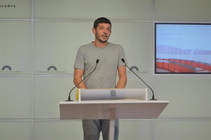 El diputado de la CUP Xavier Pellicer, en rueda de prensa.