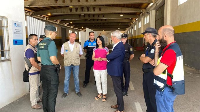 Visita de la subdelegada del Gobierno en Granada al dispositivo de la OPE en agosto de 2022 (archivo).