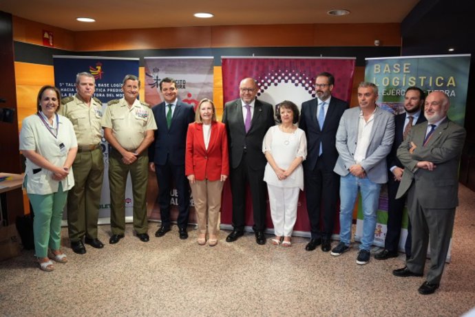 Autoridades en la inauguración del V taller de la Base Logística del Ejército de Tierra (BLET) dedicado al Sistema de Logística Predictiva del Ejército.