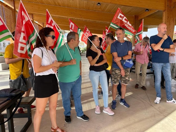 CCOO Huelva exige "accesos transitables" en los polígonos industriales de la carretera a San Juan del Puerto