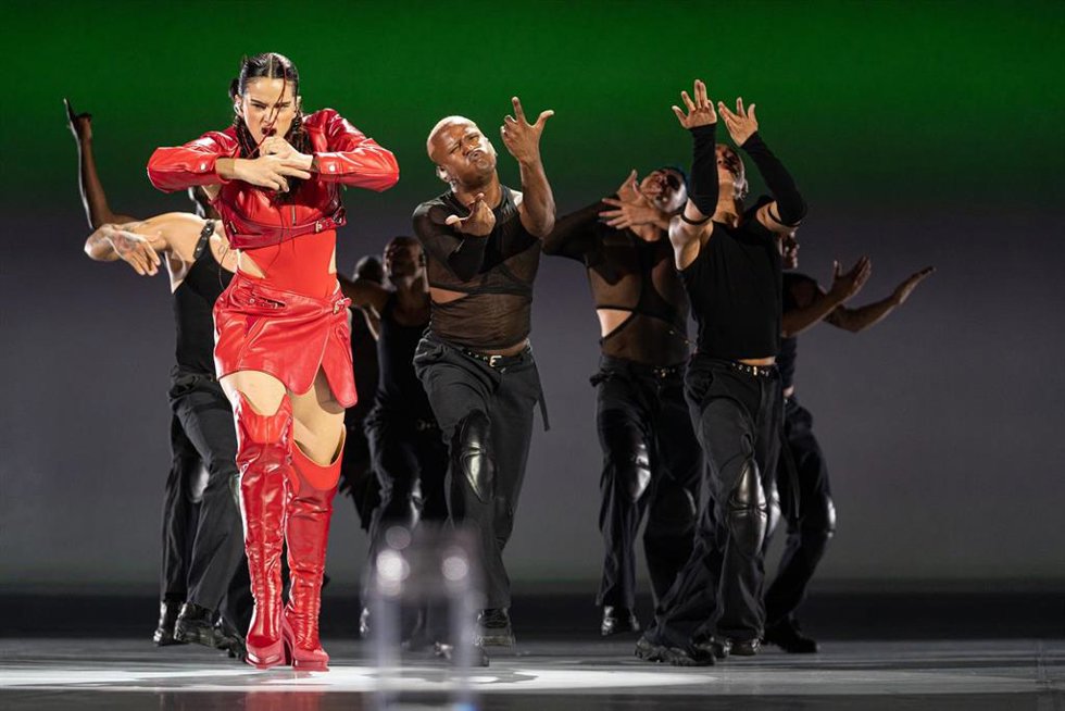 Archivo - La cantante Rosalía actúa dentro de su gira Motomami Tour en el Palau Sant Jordi, a 23 de julio de 2022, en Barcelona, Catalunya (España). 