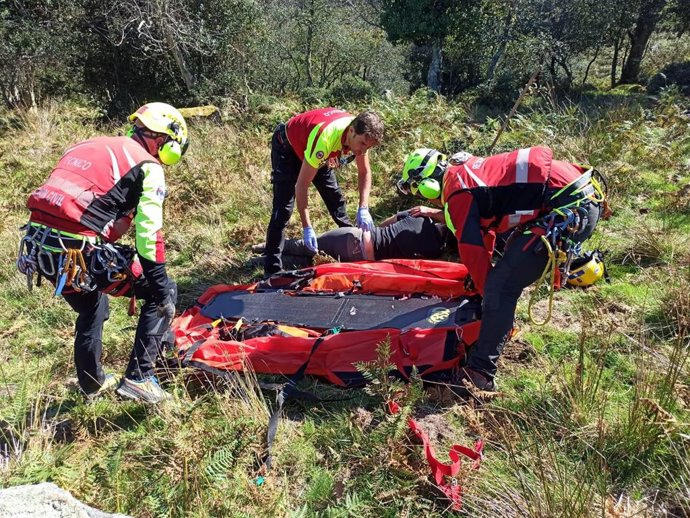 Evacuación del monte Mazagruco, en Mazcuerras, de un hombre con una crisis epiléptica