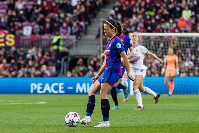 Archivo - Aitana Bonmati of FC Barcelona in action during the UEFA Women's Champions League Quarter Finals  match between FC Barcelona and Real Madrid CF at Camp Nou on March 30, 2022 in Barcelona, Spain.