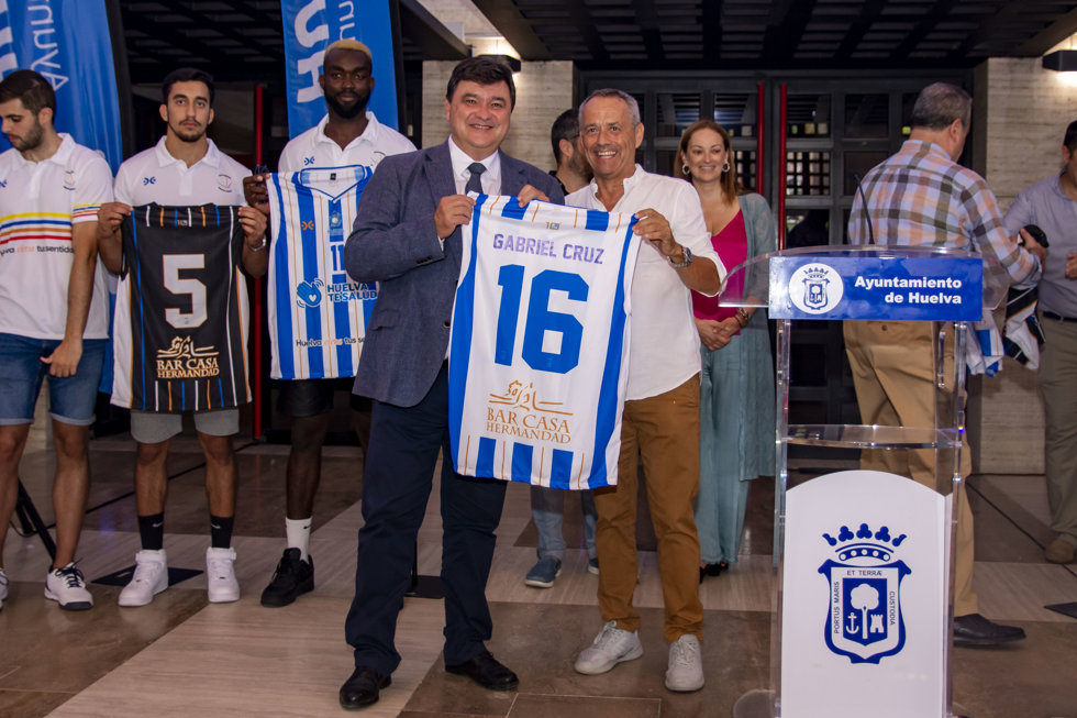 Huelva Comercio CDB Enrique Benítez seguirá ejerciendo esta de 'embajador de la ciudad' en su 20 aniversario