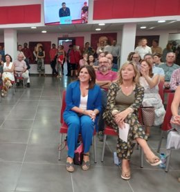 La secretaria de Justicia, Relaciones Institucionales y Función Pública de la Ejecutiva Federal socialista, Llanos Castellanos, y la vicesecretaria general de Acción Política y Social del PSOE de Andalucía, Ángeles Férriz, en Huelva.