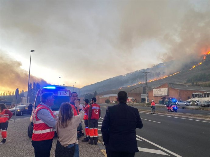 El vicepresidente del Gobierno de Navarra, Javier Remírez, durante la visita al incendio de Ezkaba
