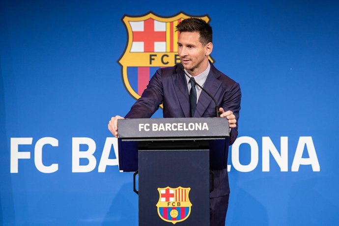 Archivo - Lionel "Leo" Messi attends during his press conference to talk about his departure from FC Barcelona at Camp Nou stadium on August 08, 2021, in Barcelona, Spain