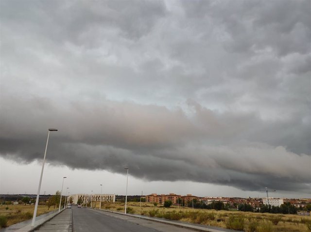 Archivo - Nubes de la tormenta de este jueves en Mérida.