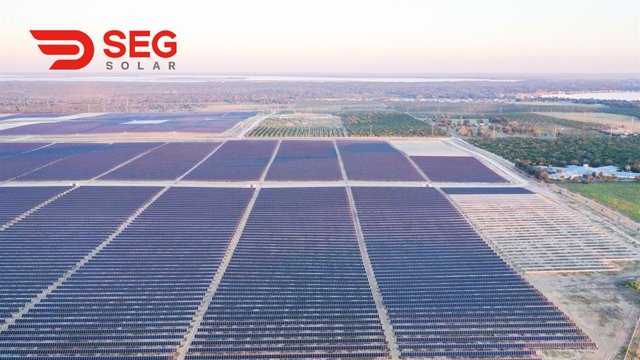 Photo shows a 60MW ground power station project of SEG Solar in Florida, the United States.