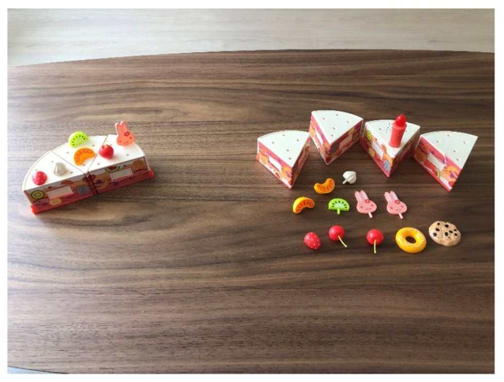 Juego de montaje de piezas basado en una tarta.