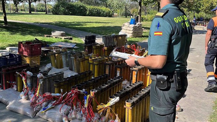 La Guardia Civil inspecciona a las empresas encargadas de los fuegos artificiales de San Mateo en Logroño