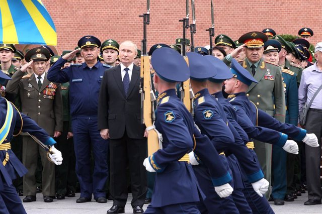 Archivo - El president de Rússia, Vladímir Putin, en una cerimònia militar