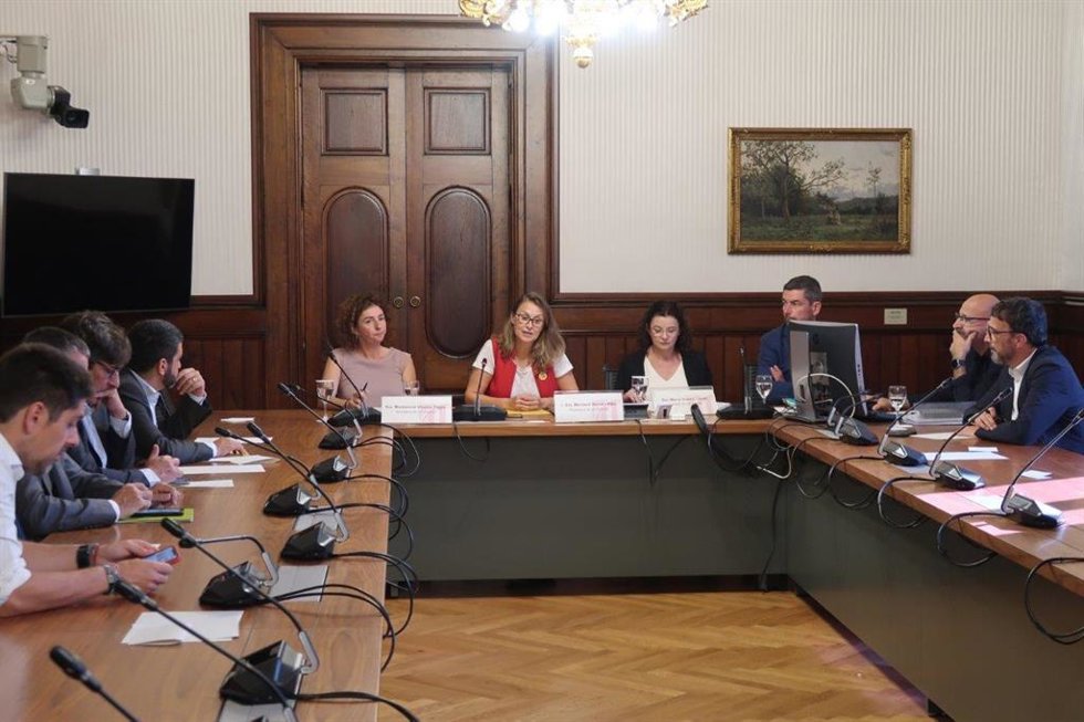El Parlament constituye la comisión que investigará el espionaje con Pegasus, que preside la diputada de ERC Meritxell Serret.