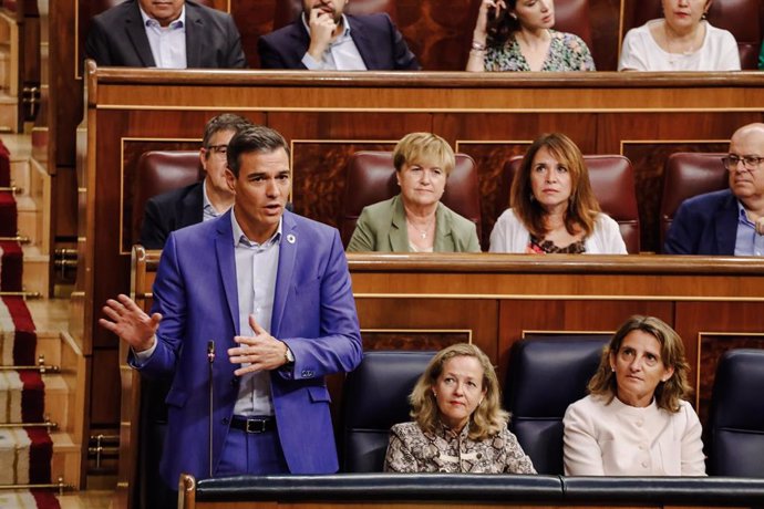 El presidente del Gobierno, Pedro Sánchez, interviene durante una sesión plenaria en el Congreso de los Diputados, a 14 de septiembre de 2022, en Madrid (España). El pleno aprobó ayer iniciar la tramitación de la reforma del Estatuto de Autonomía de Ara