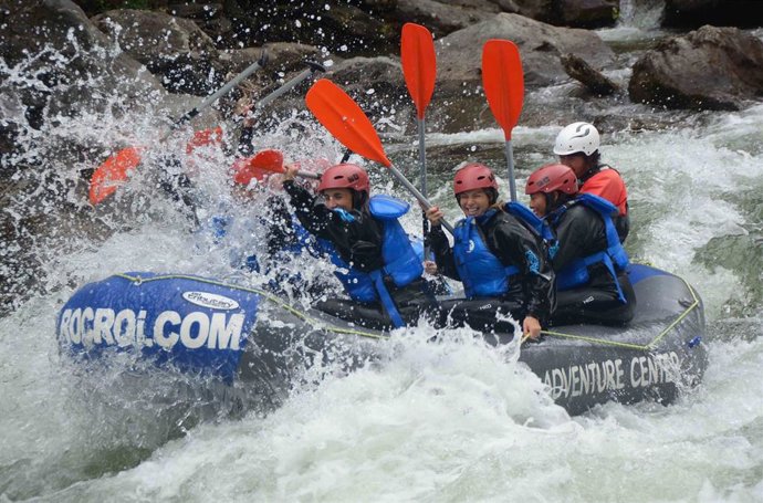 Más de 40 niños y jóvenes de la Fundación Nazaret disfrutan de un viaje de verano a los Pirineos.