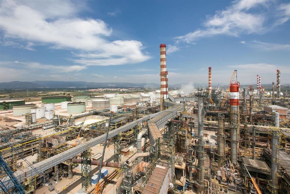 Archivo - El complejo industrial de Repsol en Tarragona, en una imagen de archivo