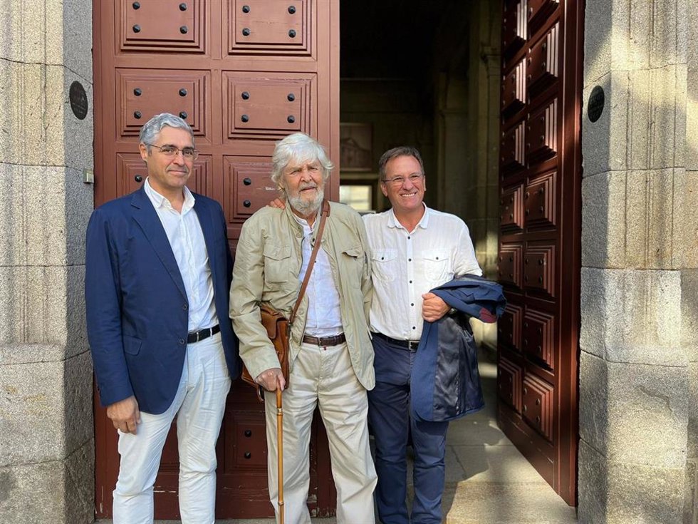 Xosé Manuel Beiras, a su llegada a la Facultad de Historia de la USC, junto a su discípulo en la facultad de Económicas y ex portavoz nacional del BNG Xavier Vence y Carlos Aymerich, que fue portavoz parlamentario del BNG
