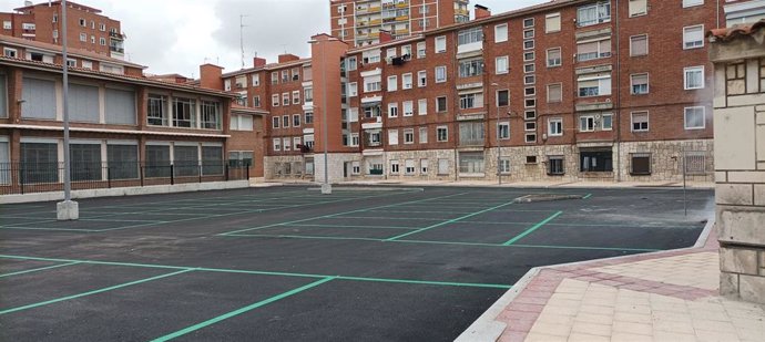 Nuevo aparcamiento para residentes en Cuatro de Marzo.