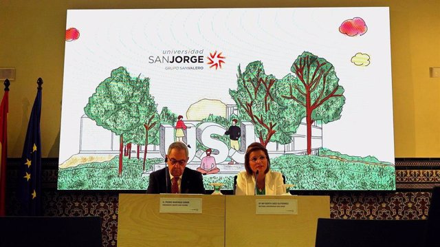 La rectora de la Universidad San Jorge, Berta Sáez, y el el presidente del Grupo San Valero, Pedro Baringo