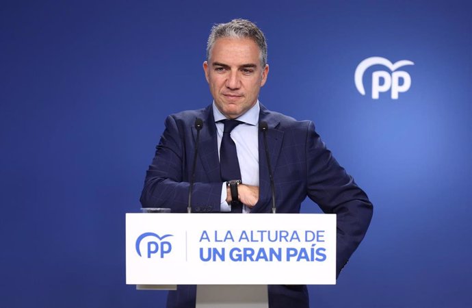 El coordinador General del PP, Elías Bendodo, durante una rueda de prensa posterior al Comité de Dirección del PP, en la sede nacional del partido, a 19 de septiembre de 2022, en Madrid (España). 