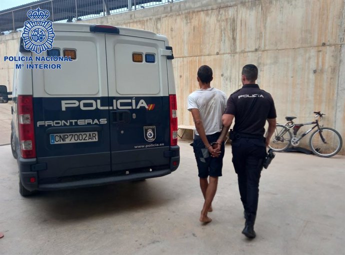 Detenido en Ibiza un joven de 29 años por un robo con intimidación en un local.