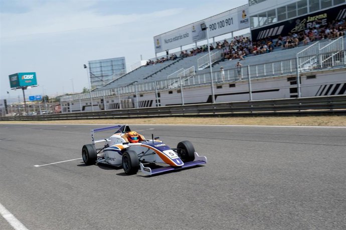 Archivo - Un coche de Fórmula 100% eléctrico durante el campeonato Software AG ERA Championship, previo a la primera edición del Mundial de Turismos Eléctricos-FIA ETCR World Cup, en el circuito Madrid Jarama-RACE
