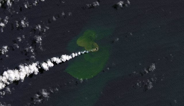 Imagen de la isla emergida en Home Reef tras una erupción que comenzó el 10 de septiembre de 2022