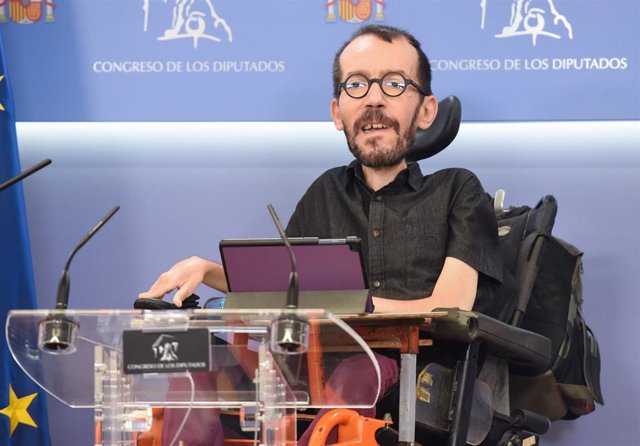 El portavoz de Unidas Podemos en el Congreso de los Diputados, Pablo Echenique, interviene en una rueda de prensa previa a una Junta de Portavoces, en el Congreso de los Diputados, a 20 de septiembre de 2022, en Madrid (España).