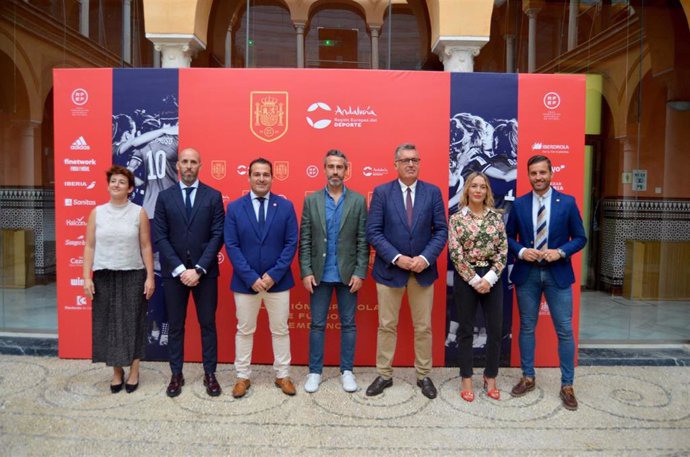 Foto de familia de la presentación oficial del España - Suecia que se disputará en Córdoba