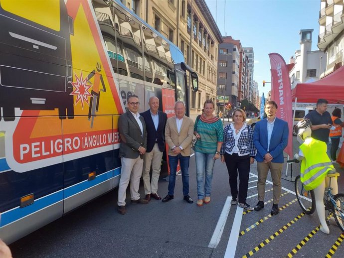 Presentación de la campaña 'Ángulos Muertos: de repente, invisibles',  en Gijón
