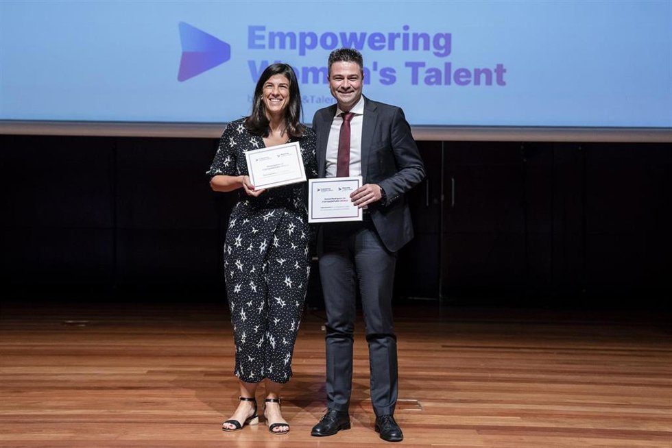 La Head of Revenue Management de PortAventura World, Silvia Llamas, y el Head of Food & Beverage de la empresa, Daniel Rodríguez.