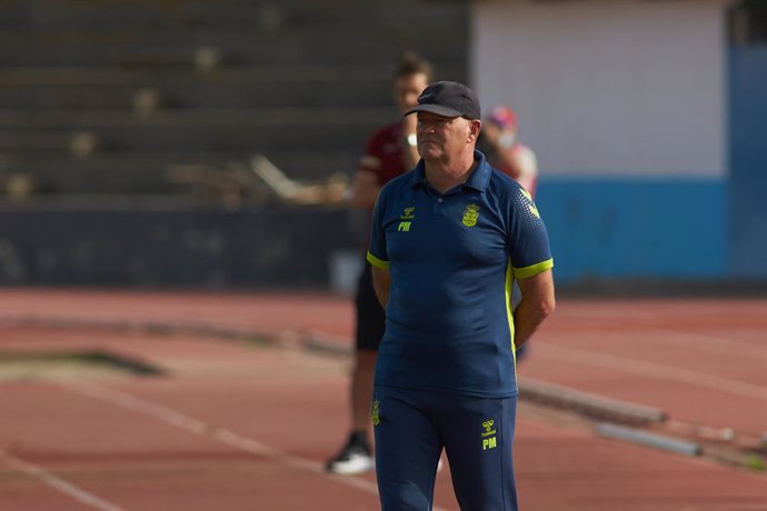 Archivo - Pepe Mel, head coach of Las Palmas, during friendly match between Sevilla Futbol Club and Union Deportiva Las Palmas at Municipal La Linea Stadium on July 22, 2021 in Cadiz, Spain.