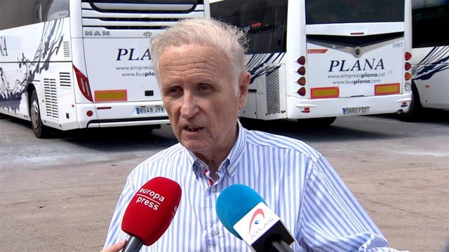 El gerente de Autobusos Plana, Josep Albert Vallcorba, en declaraciones a periodistas este 21 de septiembre de 2022