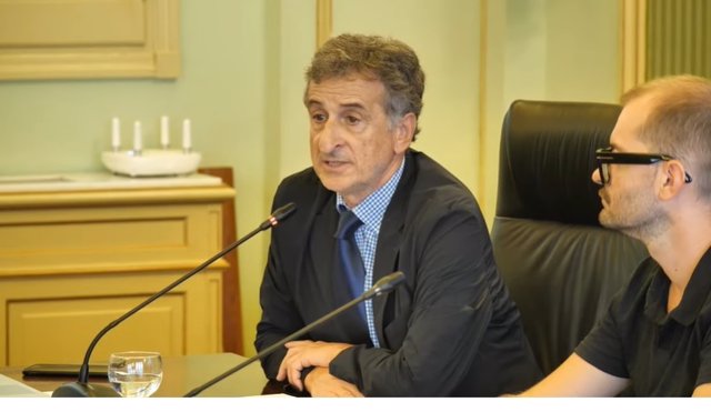 El decano de la Facultad de Medicina de la UIB, Miquel Àngel Roca, durante su comparecencia en el Parlament.