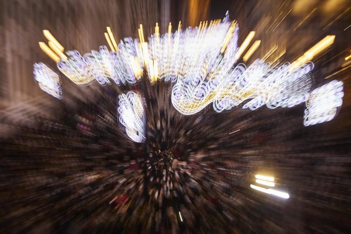 Archivo - Imagen de archivo de luces de Navidad.