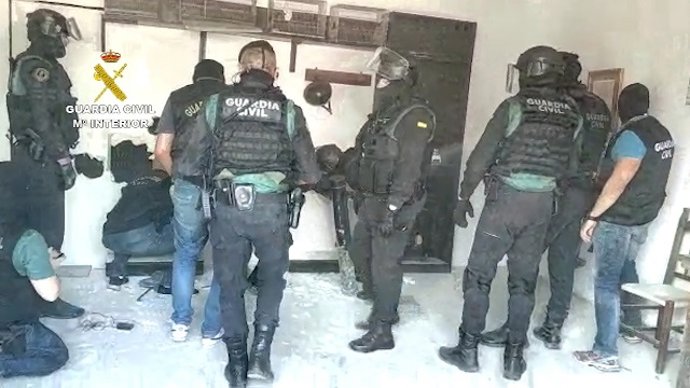 Archivo - Imagen de archivo de una actuación de la Guardia Civil contra el narcotráfico en el Campo de Gibraltar.