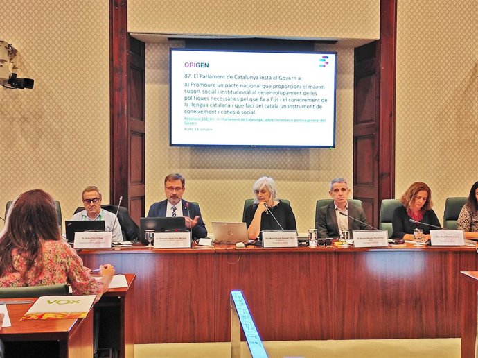 El secretari general de Política Lingüística de la Generalitat, Francesc Xavier Vila, en la Comissió de Cultura del Parlament