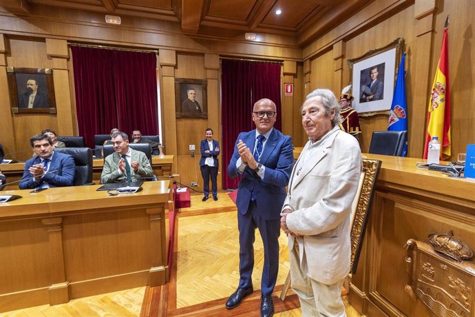 -11.00 Horas: Acto De Entrega Do Título De Fillo Adoptivo Da Provincia De Ourense A Manuel Buciños.- O Presidente Da Deputación, Manuel Baltar, Preside O Acto De Entrega Do Título De Fillo Adoptivo Da Provincia De Ourense A Manuel Buciños. Lugar: Salón D