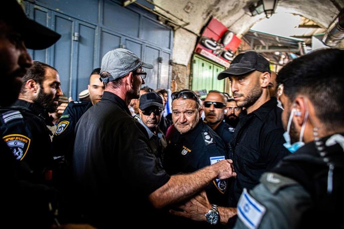 El comisionado de la Policía de Israel, Kobi Shabtai (centro de la imagen).