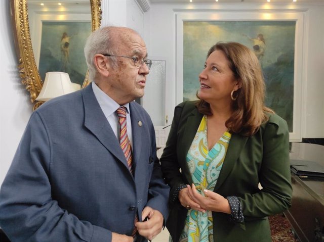 Andrés del Campo y Carmen Crespo, durante su encuentro en el Círculo de la Amistad de Córdoba.