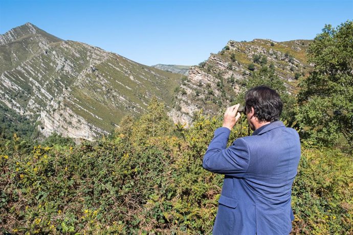 . El Consejero De Obras Públicas, Ordenación Del Territorio Y Urbanismo, José Luis Gochicoa, Visita Los Trabajos Que Se Están Acometiendo En El Acceso A Polaciones