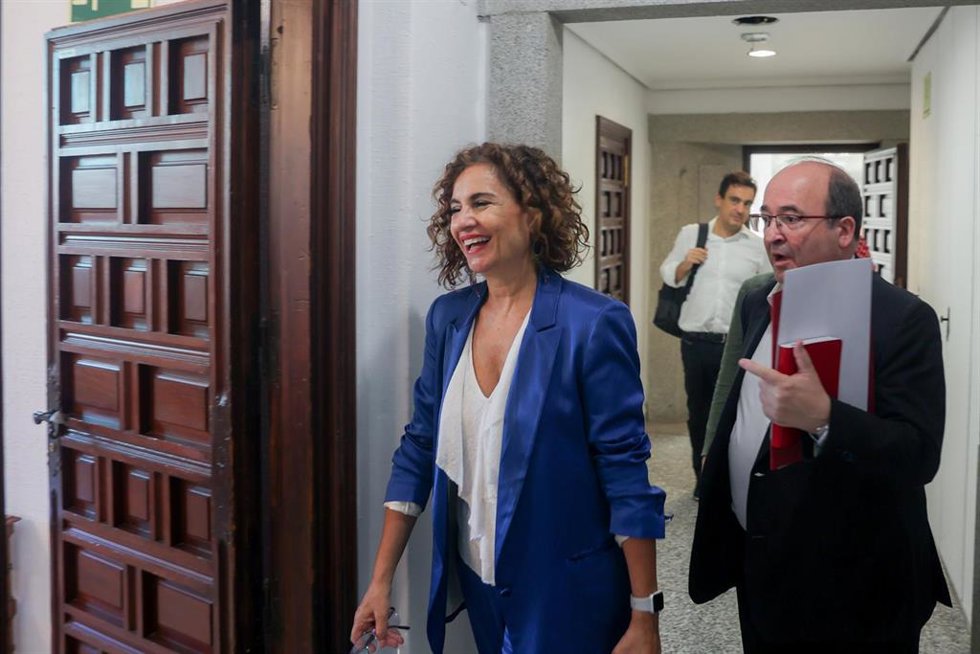 El ministro de Cultura y Deporte, Miquel Iceta, y la ministra de Hacienda y Función Pública, María Jesús Montero, llegan a la V Comisión Interministerial para el Desarrollo del Estatuto del Artista